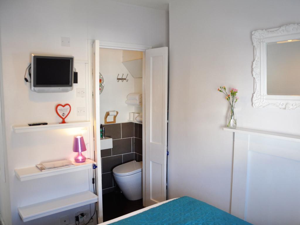 Motel Schmotel Brighton Room photo